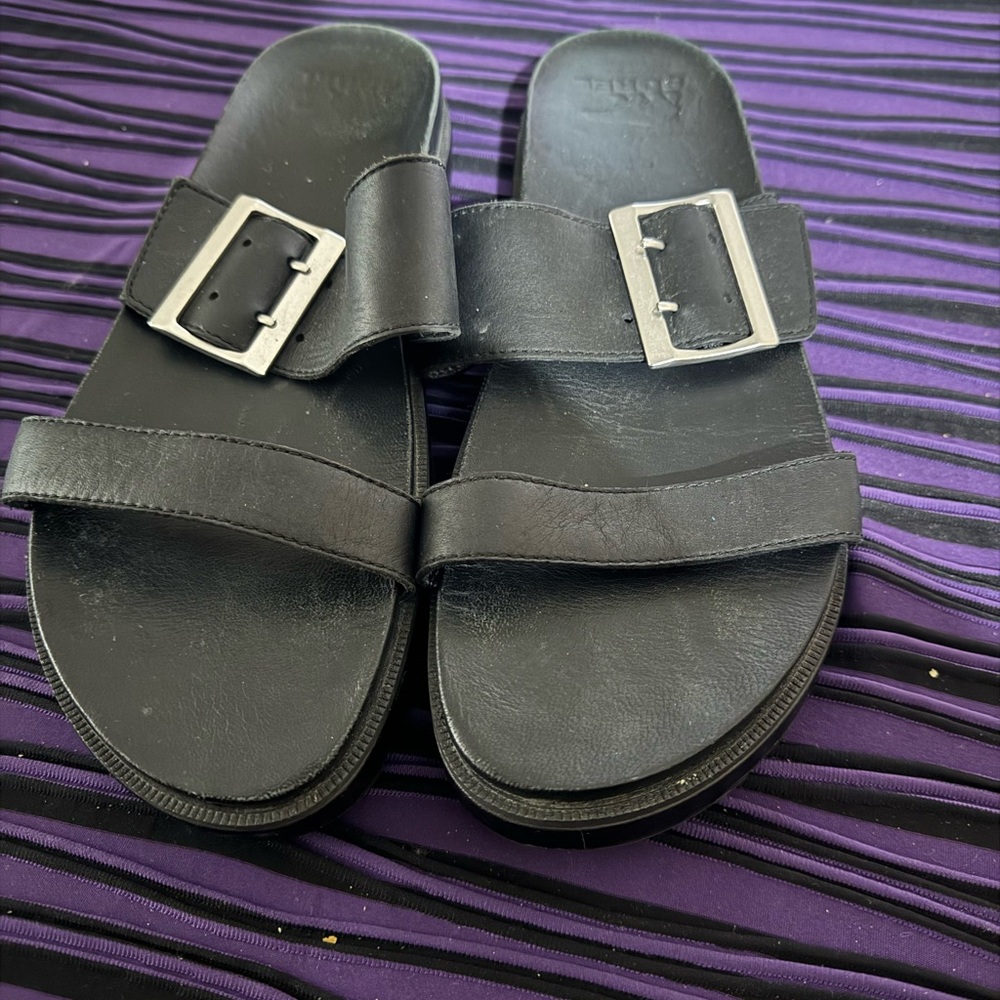 Women Sorel Slip On’s